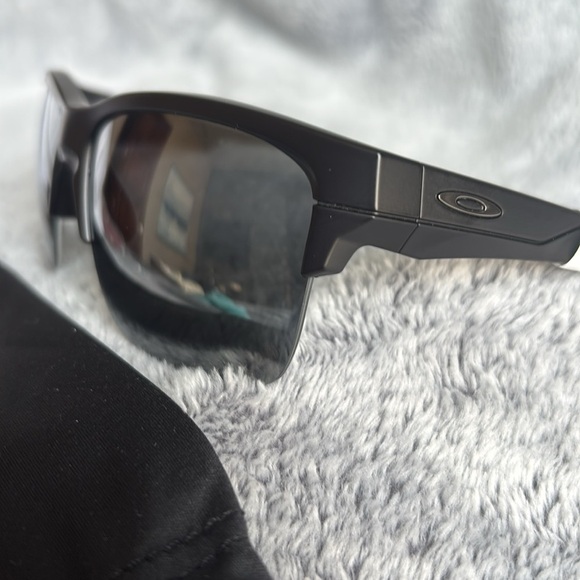 Oakley Thinlink 63mm Polarized Sunglasses in Matte Black/Black Iridium NWT - Picture 6 of 7
